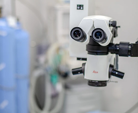 Microscópio cirúrgico Leica utilizado nas cirurgias