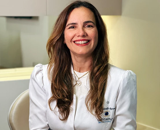 Dra. Gabrielle Valéria Marques de Rezende, especialista em plástica ocular na Clínica Ophtalmus